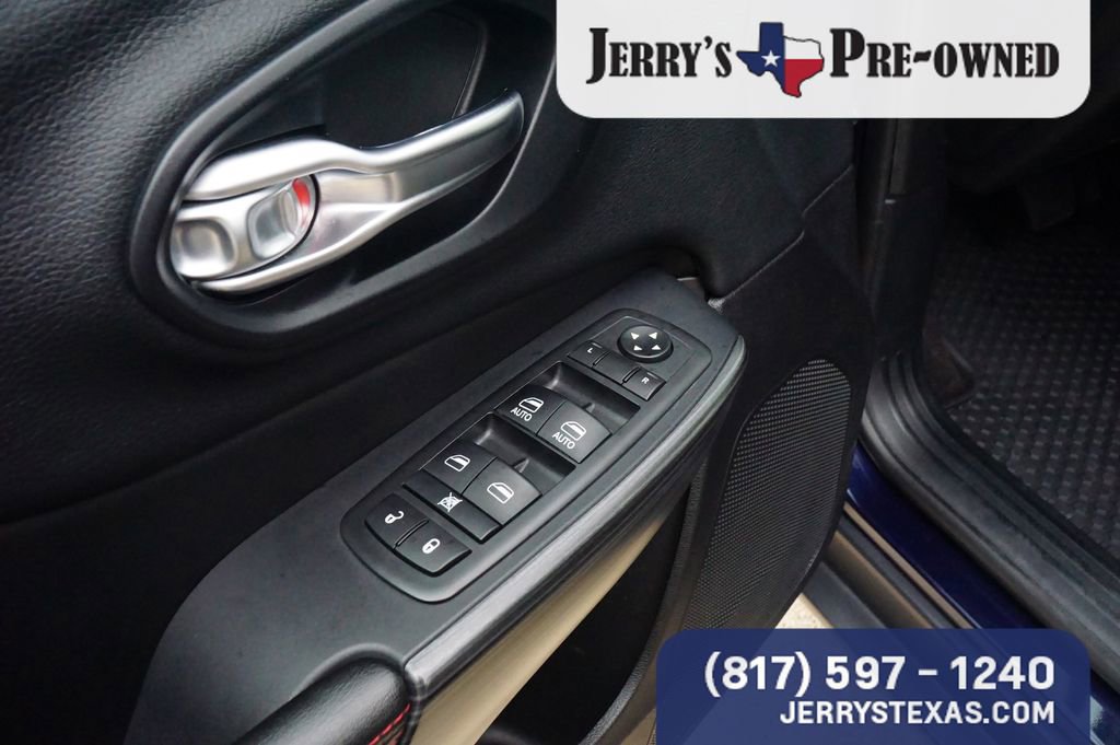 Used 2016 Jeep Cherokee Trailhawk w/ Cold Weather Group image 16