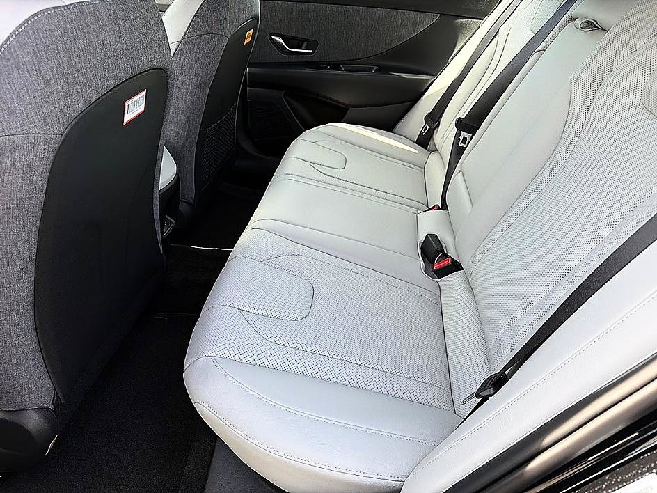 New 2026 Hyundai Elantra Limited FWD image 6