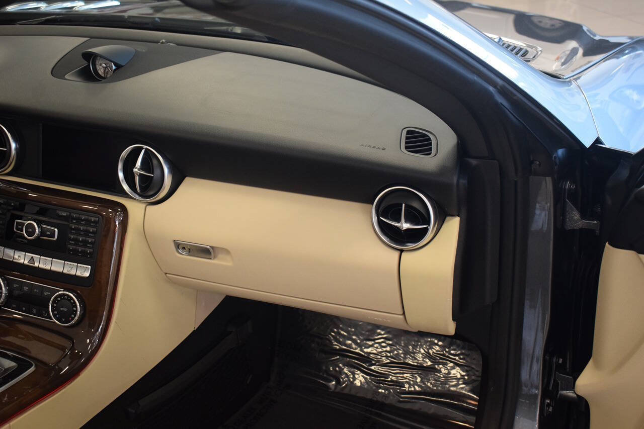 Used 2016 Mercedes-Benz SLK 300 image 21