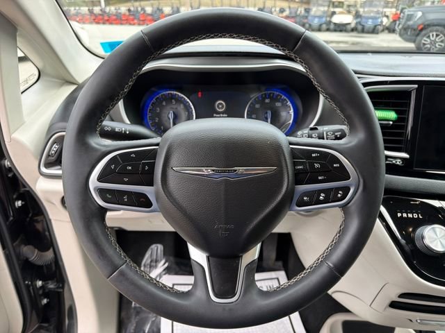 Used 2022 Chrysler Pacifica Touring-L FWD image 15