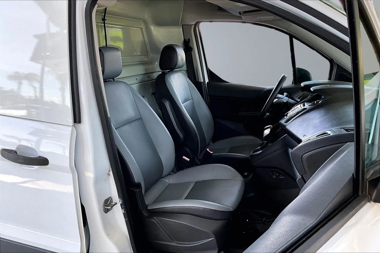 Used 2016 Ford Transit Connect XL FWD image 24