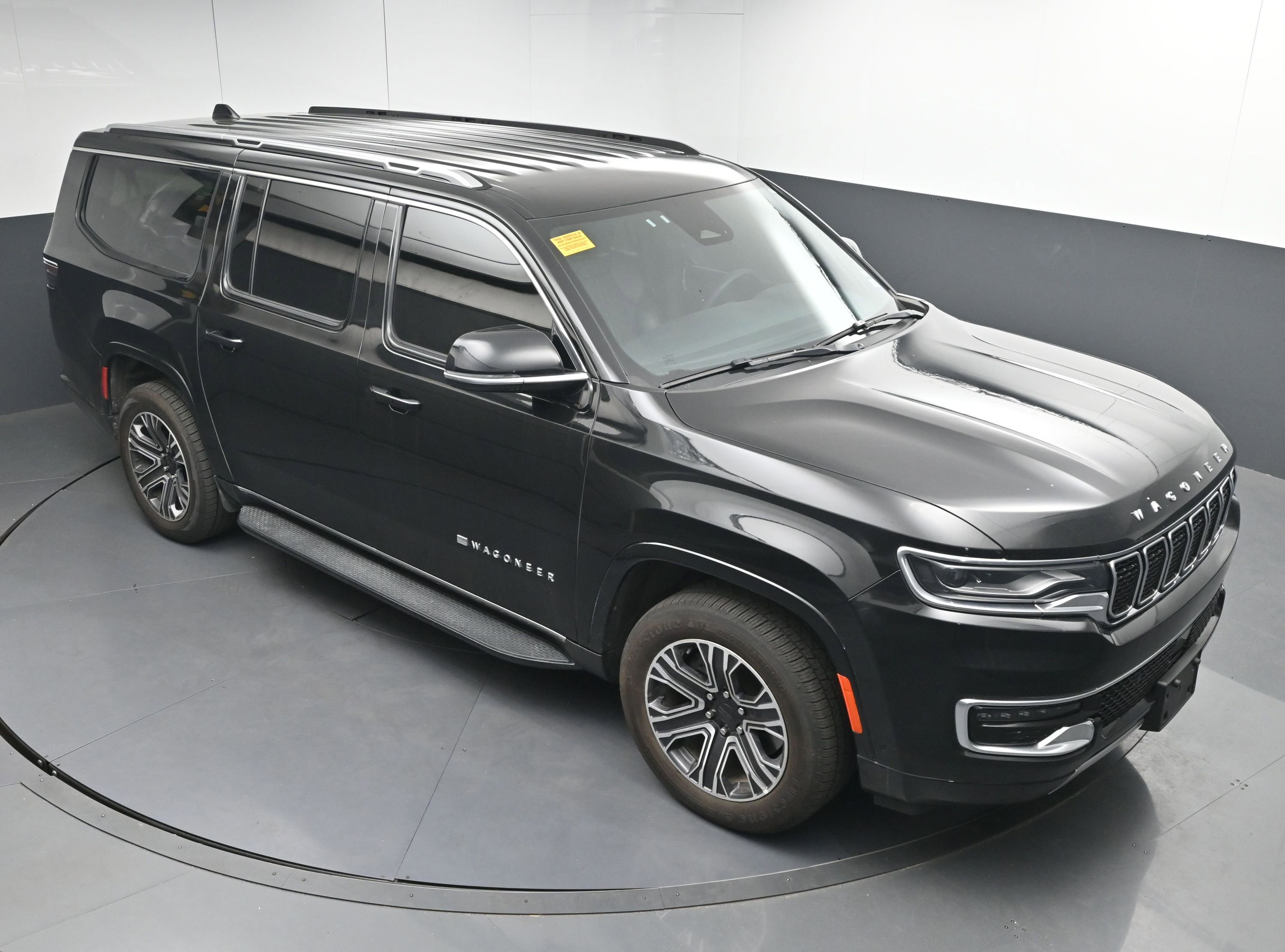 Used 2024 Jeep Wagoneer L Series II w/ Flexible Seating Group image 32