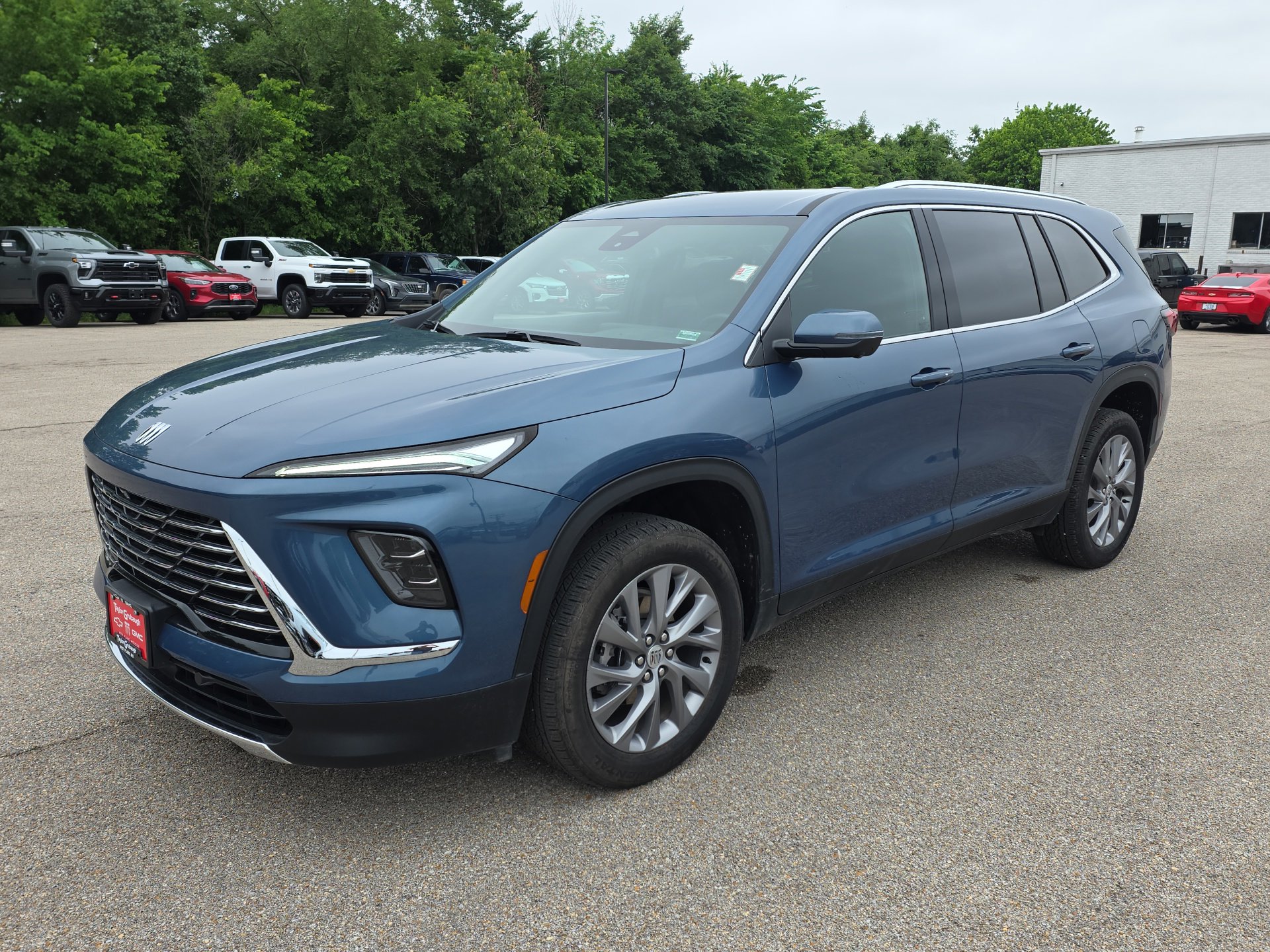 Used 2025 Buick Enclave Preferred FWD image 4