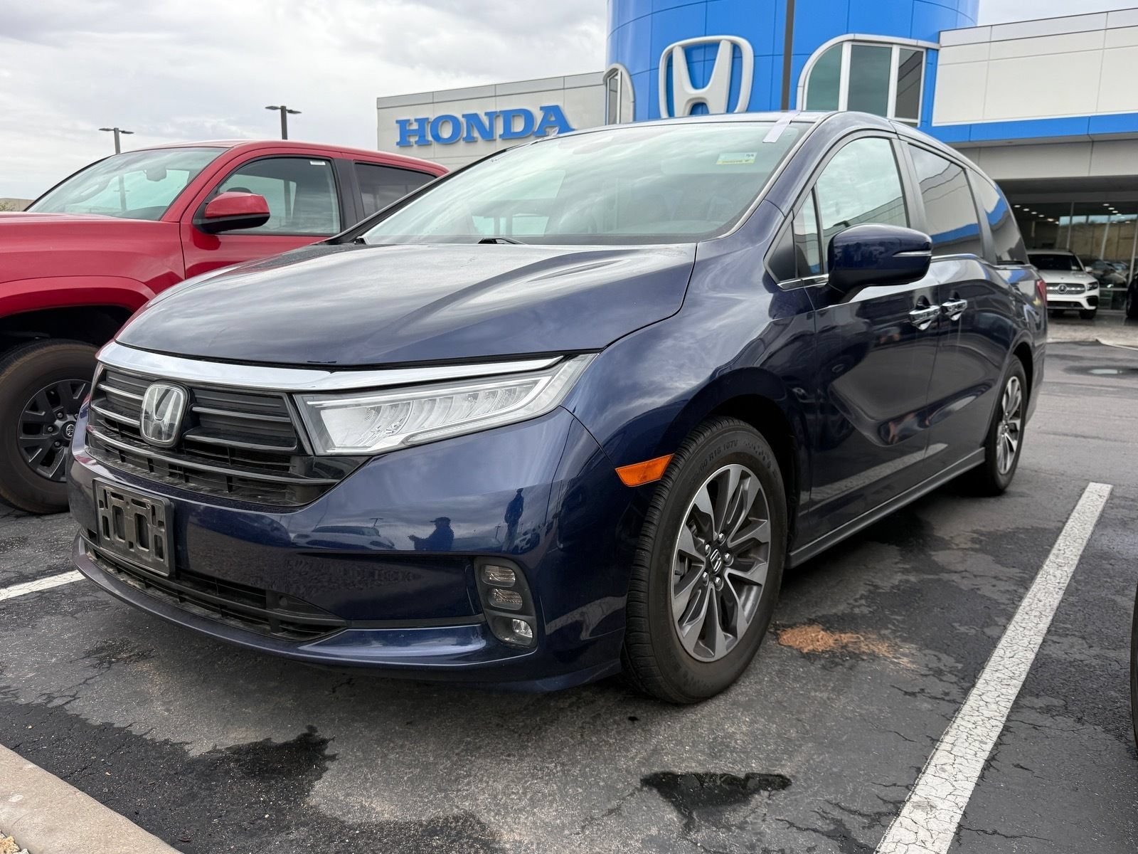 Used 2024 Honda Odyssey EX-L image 2