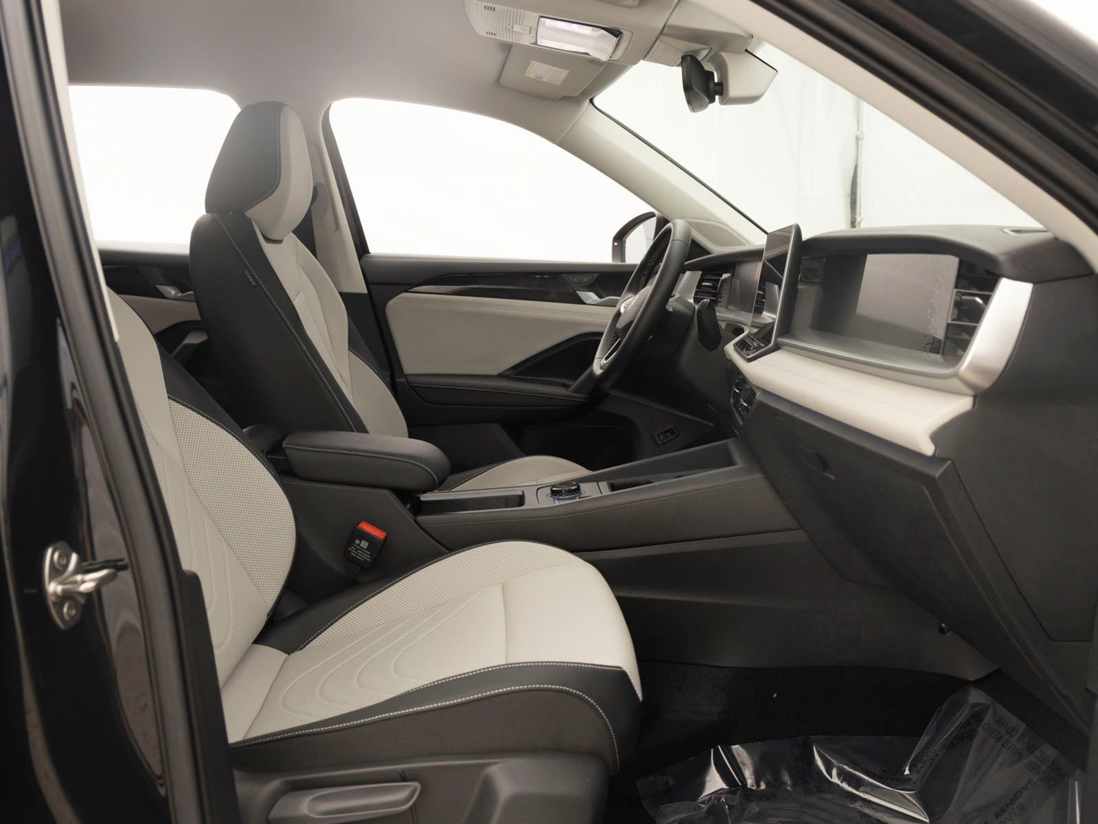 Used 2025 Volkswagen Tiguan SE image 27