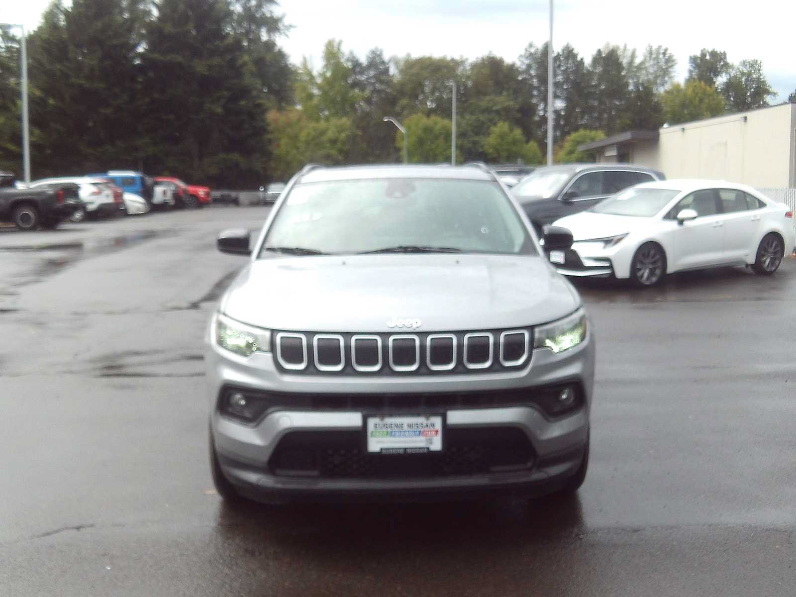 Used 2022 Jeep Compass Latitude w/ Sun and Sound Group AWD/4WD image 7