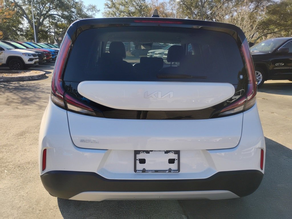 Used 2023 Kia Soul LX w/ LX Technology Package image 5