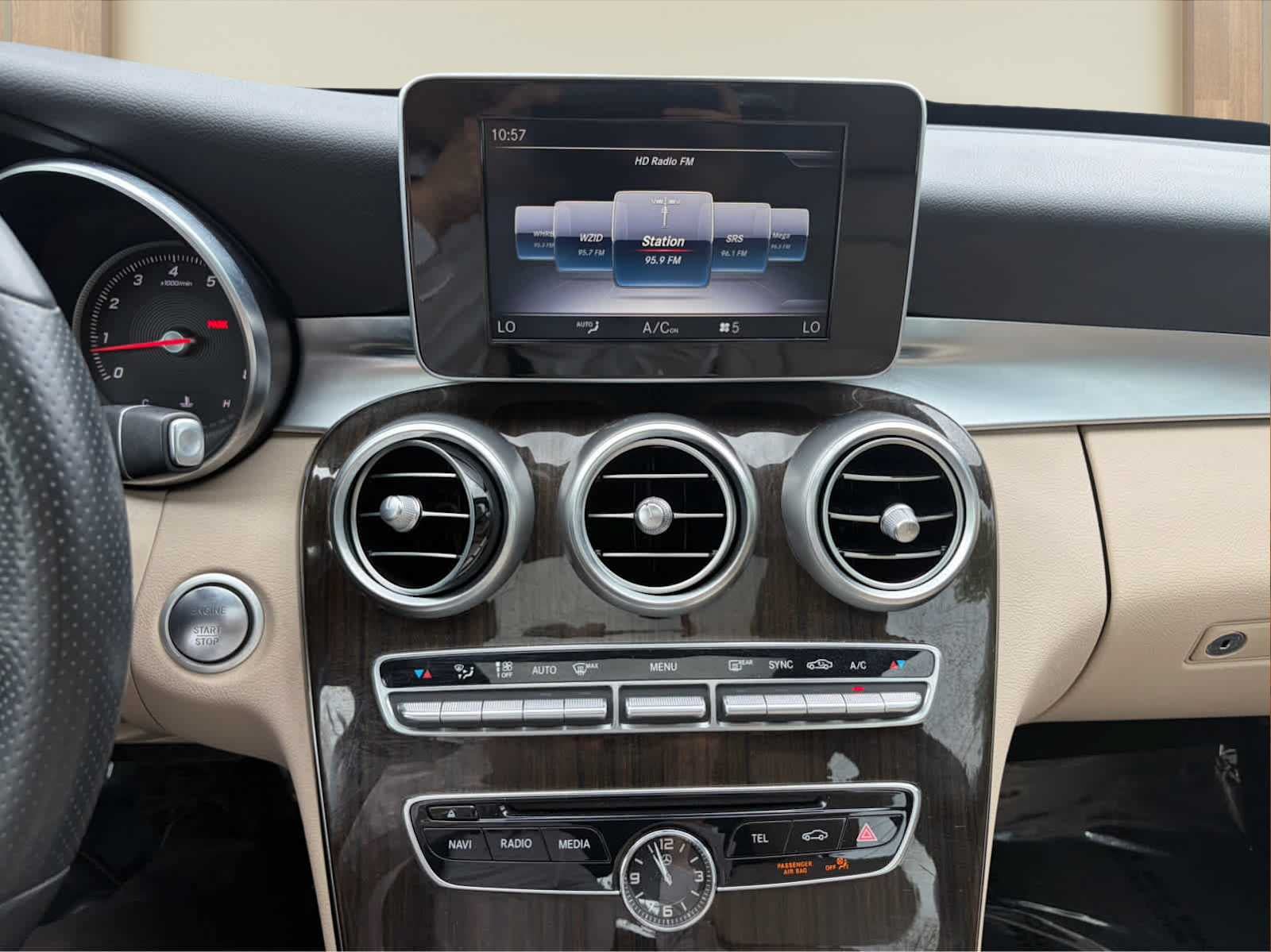 Used 2018 Mercedes-Benz C 300 4MATIC Sedan image 16