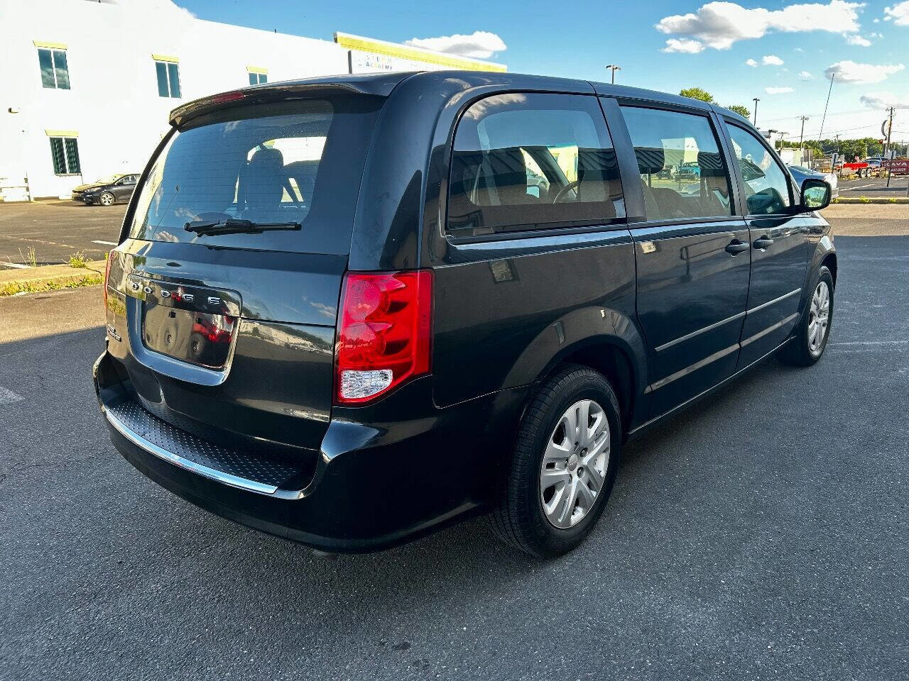 Used 2016 Dodge Grand Caravan image 6