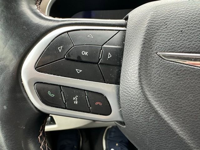 Used 2018 Chrysler Pacifica Touring-L w/ Tire & Wheel Group FWD image 18