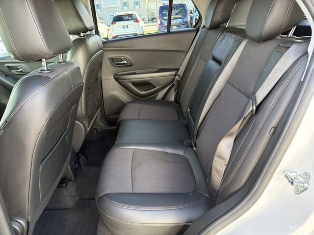 Used 2021 Chevrolet Trax LT w/ LT Convenience Package image 23