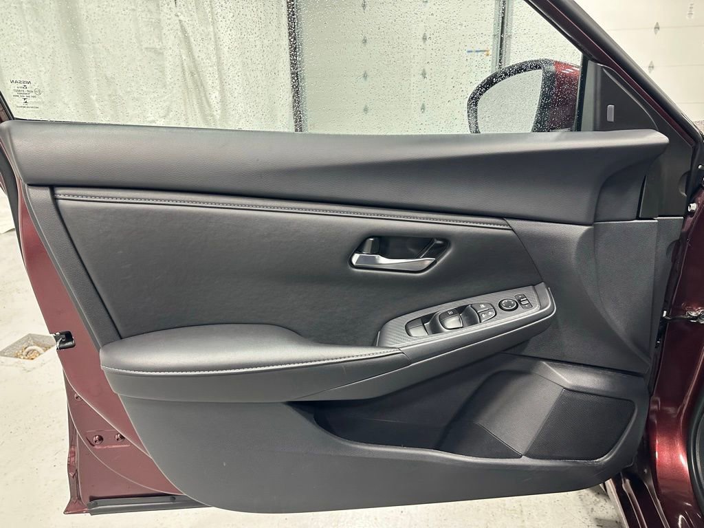Used 2025 Nissan Sentra SV FWD image 8