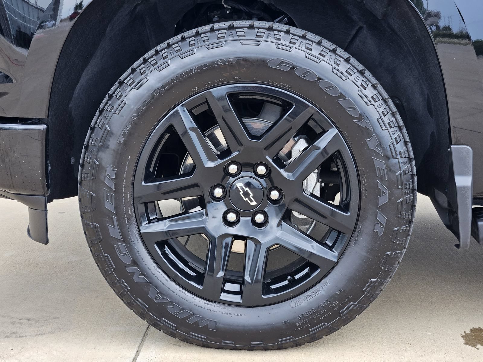 Certified 2025 Chevrolet Silverado 1500 High Country w/ Midnight Edition AWD/4WD image 13