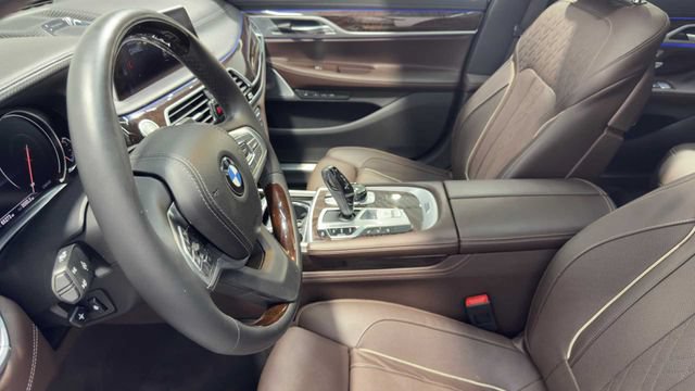 Used 2019 BMW 750i w/ Autobahn Package RWD image 25