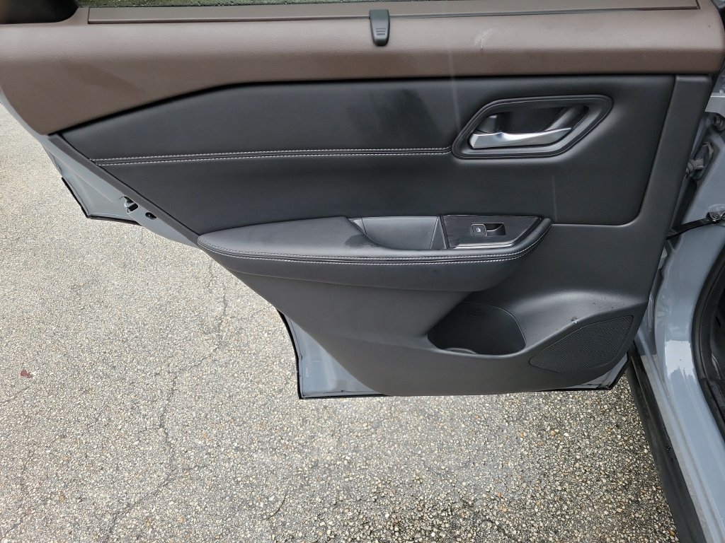 Certified 2022 Nissan Rogue SL w/ SL Premium Package FWD image 18