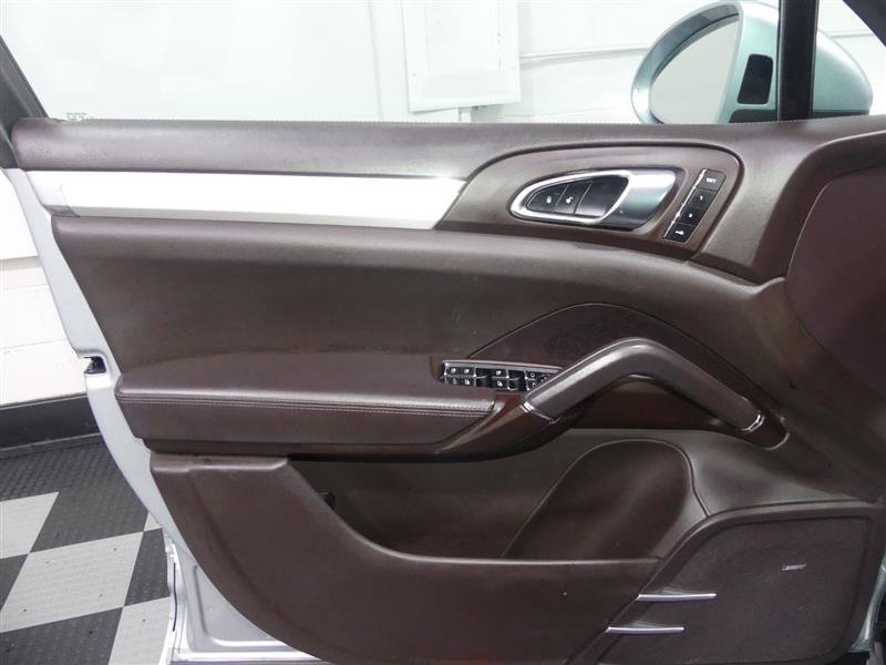 Used 2017 Porsche Cayenne GTS AWD/4WD image 18