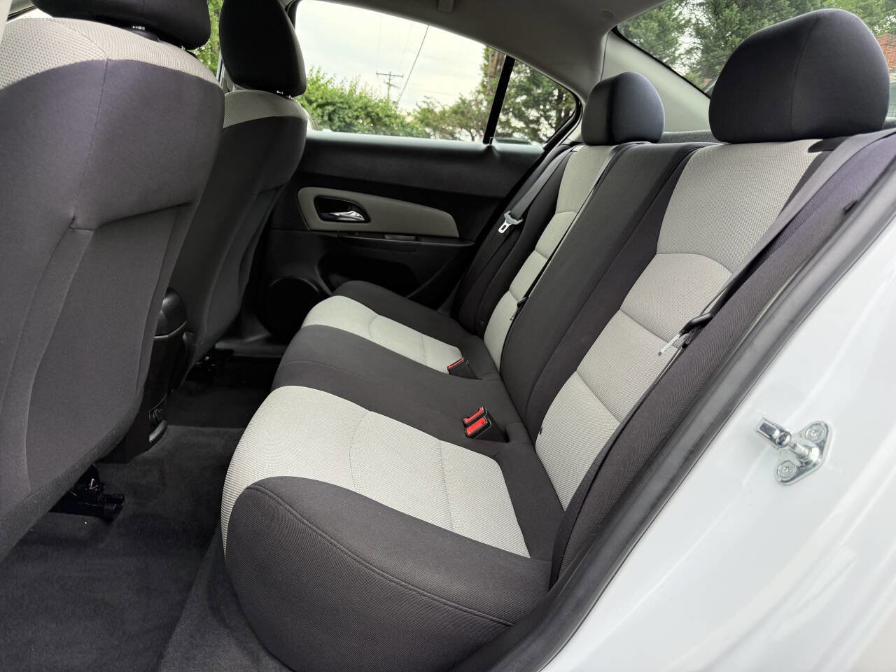 Used 2015 Chevrolet Cruze LS FWD image 11