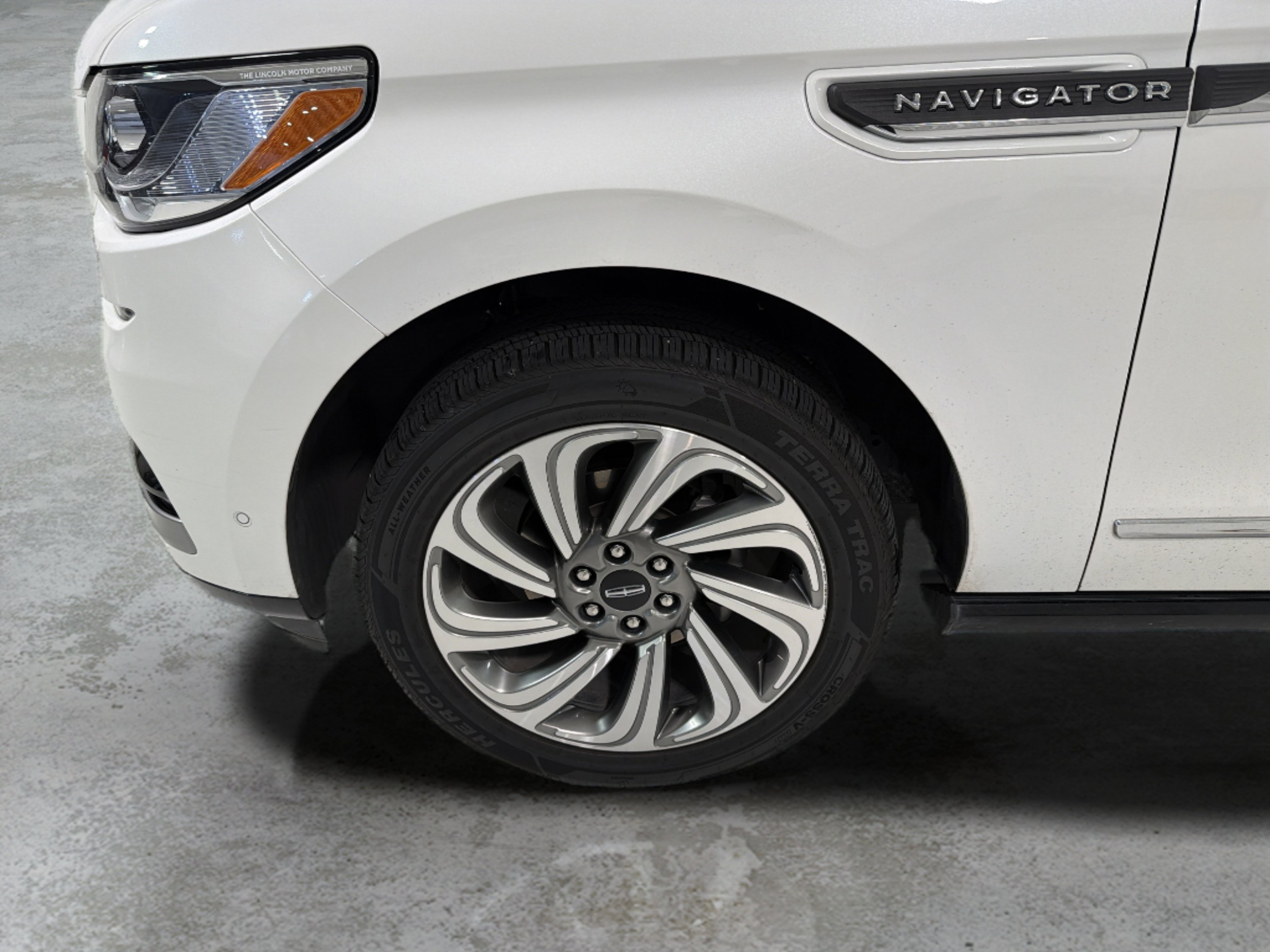 Used 2023 Lincoln Navigator Reserve AWD/4WD image 9