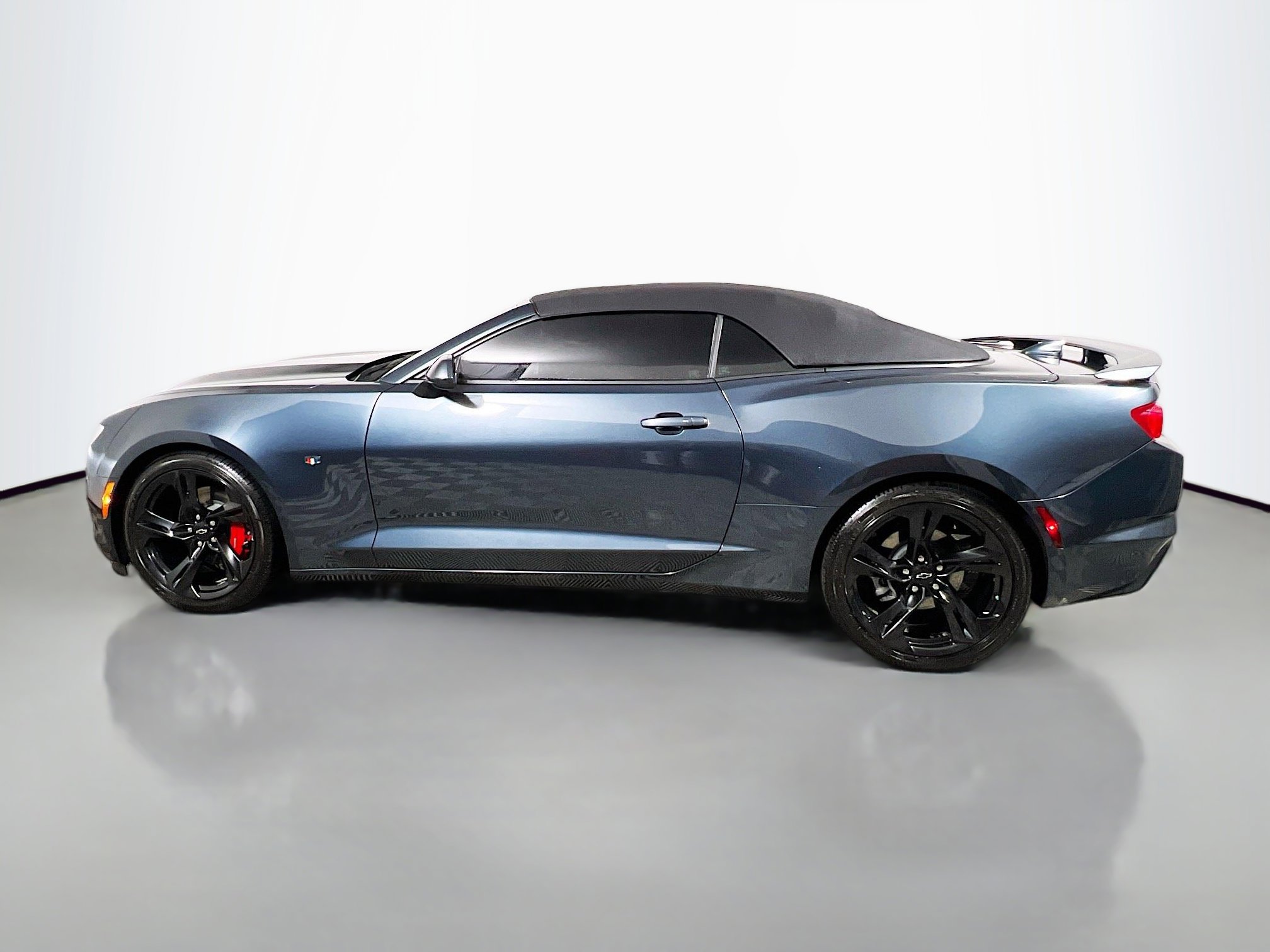 Used 2022 Chevrolet Camaro LT w/ Technology Package image 9
