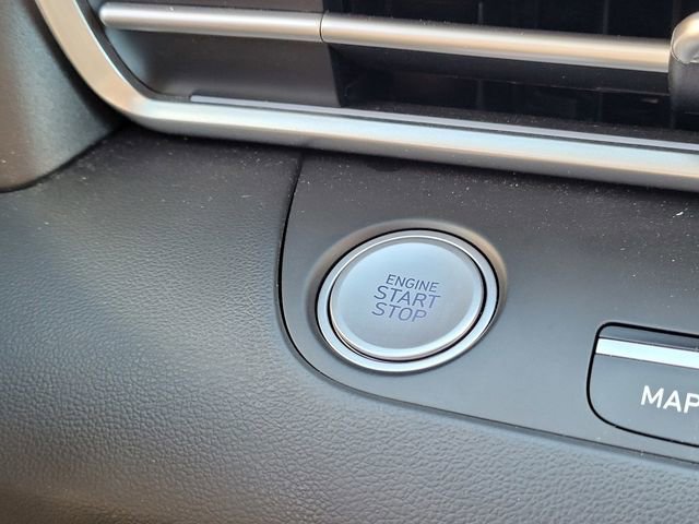 Used 2025 Hyundai Elantra SEL image 19