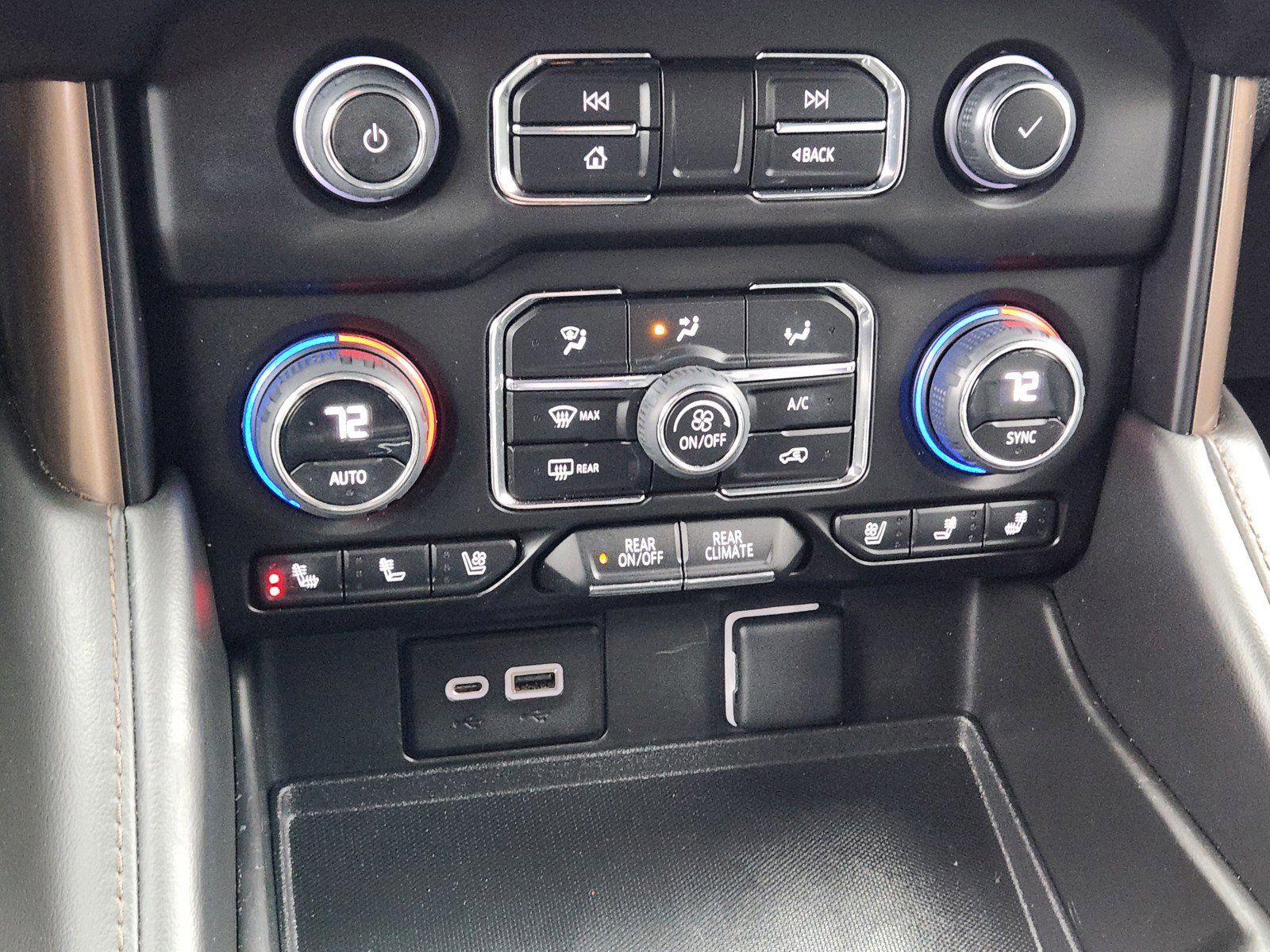 Used 2023 Chevrolet Suburban High Country image 16