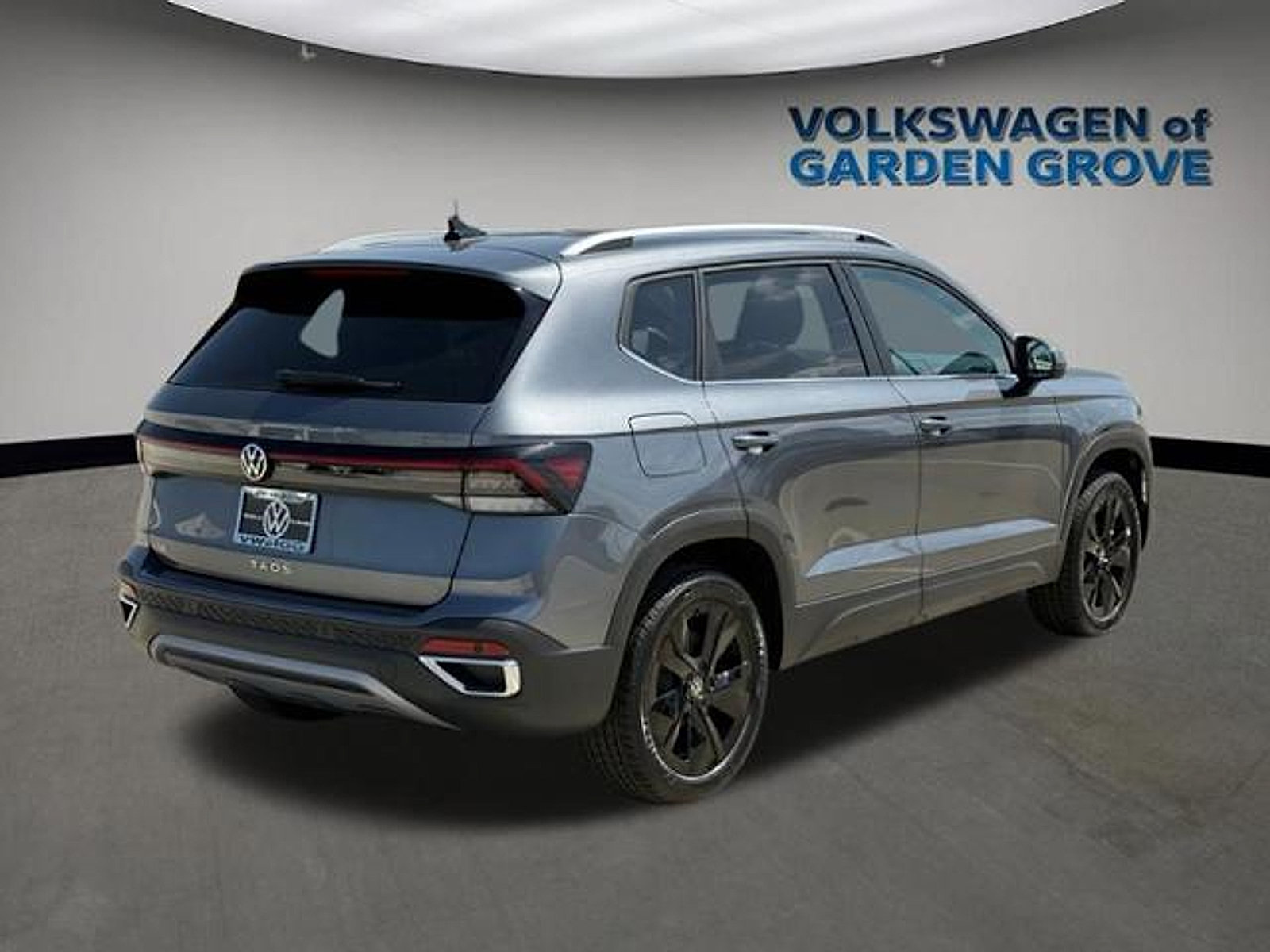 New 2026 Volkswagen Taos SE FWD image 7