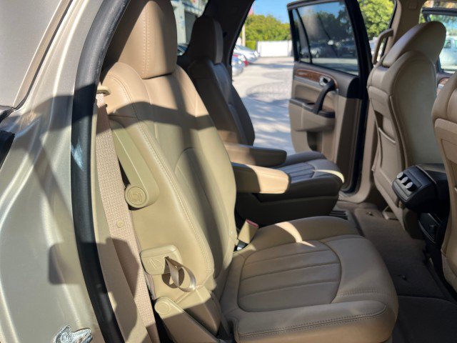 Used 2011 Buick Enclave CXL image 32