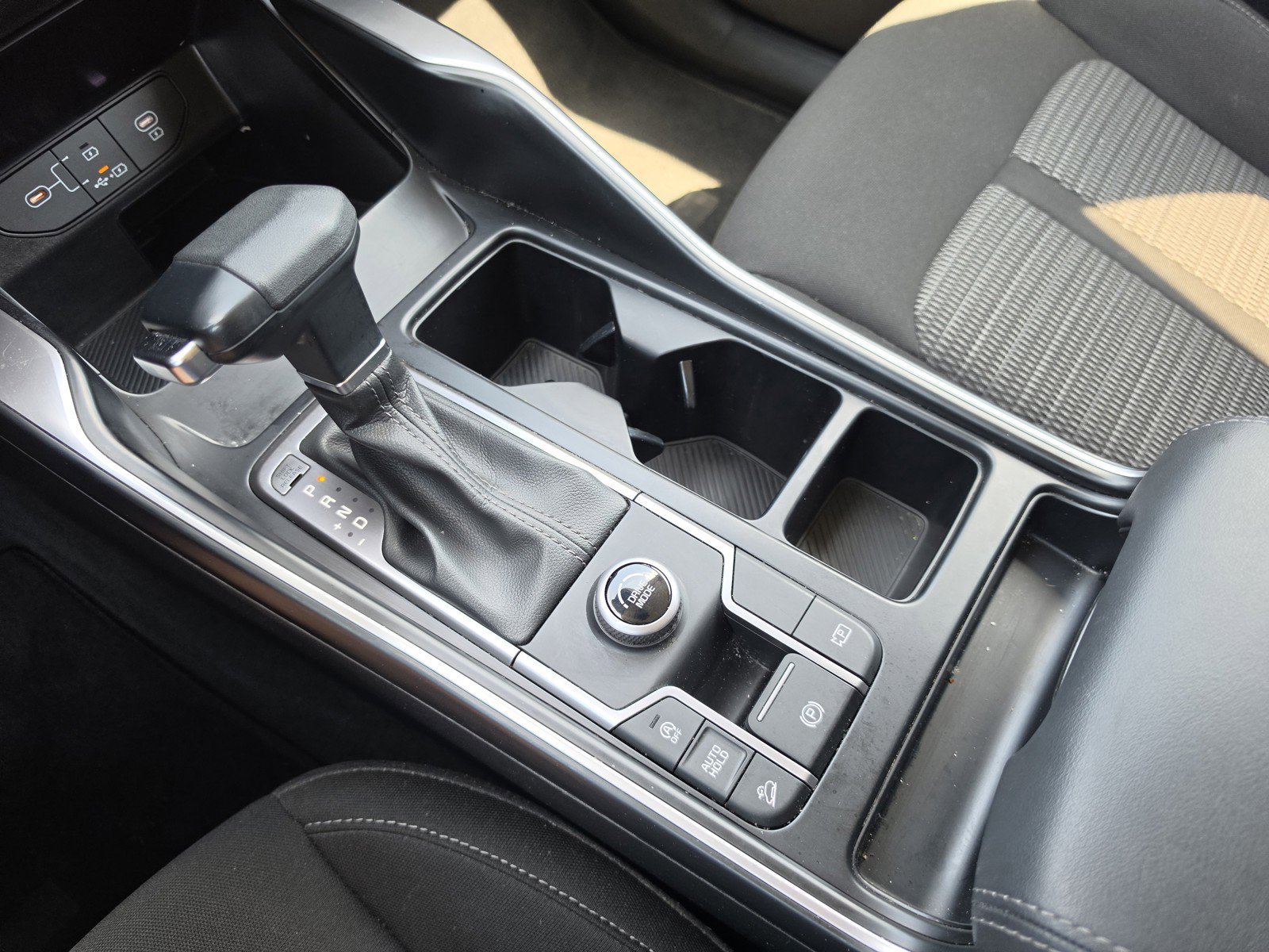 Used 2025 Kia Sorento LX image 24