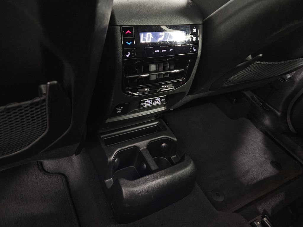 Used 2024 Jeep Grand Cherokee L Limited w/ Luxury Tech Group II image 29