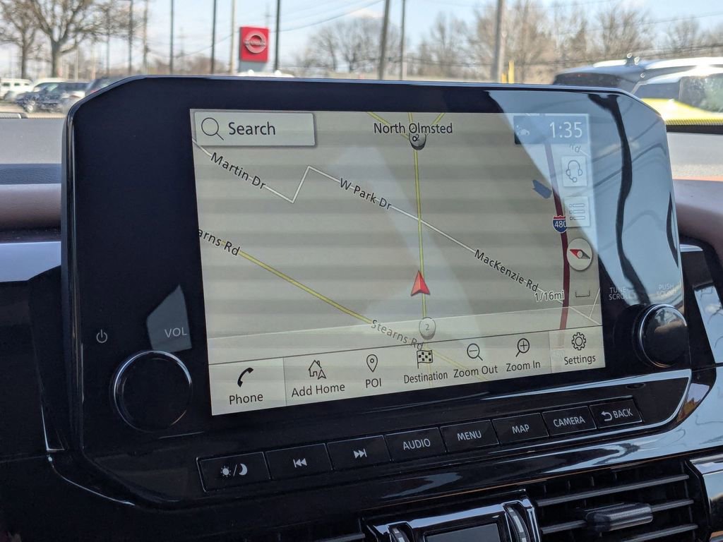 Certified 2024 Nissan Pathfinder Platinum w/ Black Appearance Package image 18