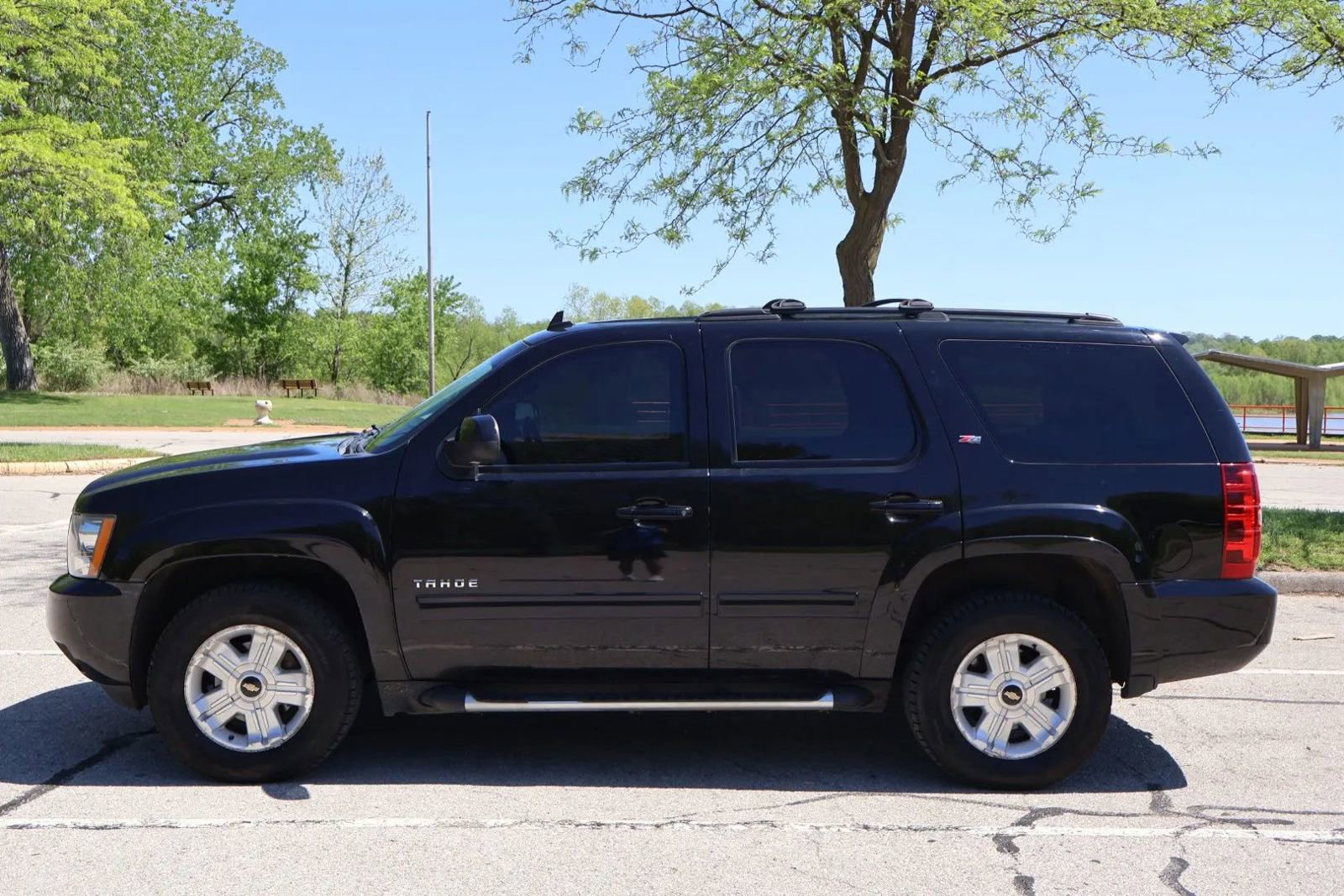 Used 2010 Chevrolet Tahoe LT w/ Luxury Package AWD/4WD image 8