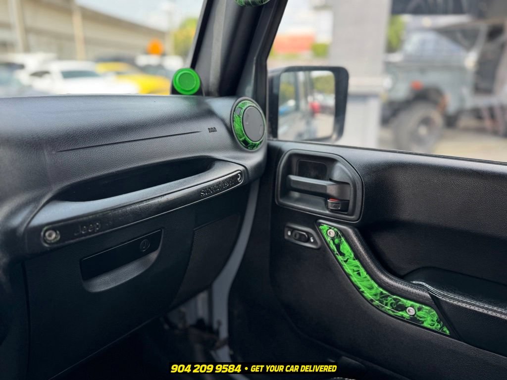 Used 2014 Jeep Wrangler Unlimited Rubicon AWD/4WD image 15