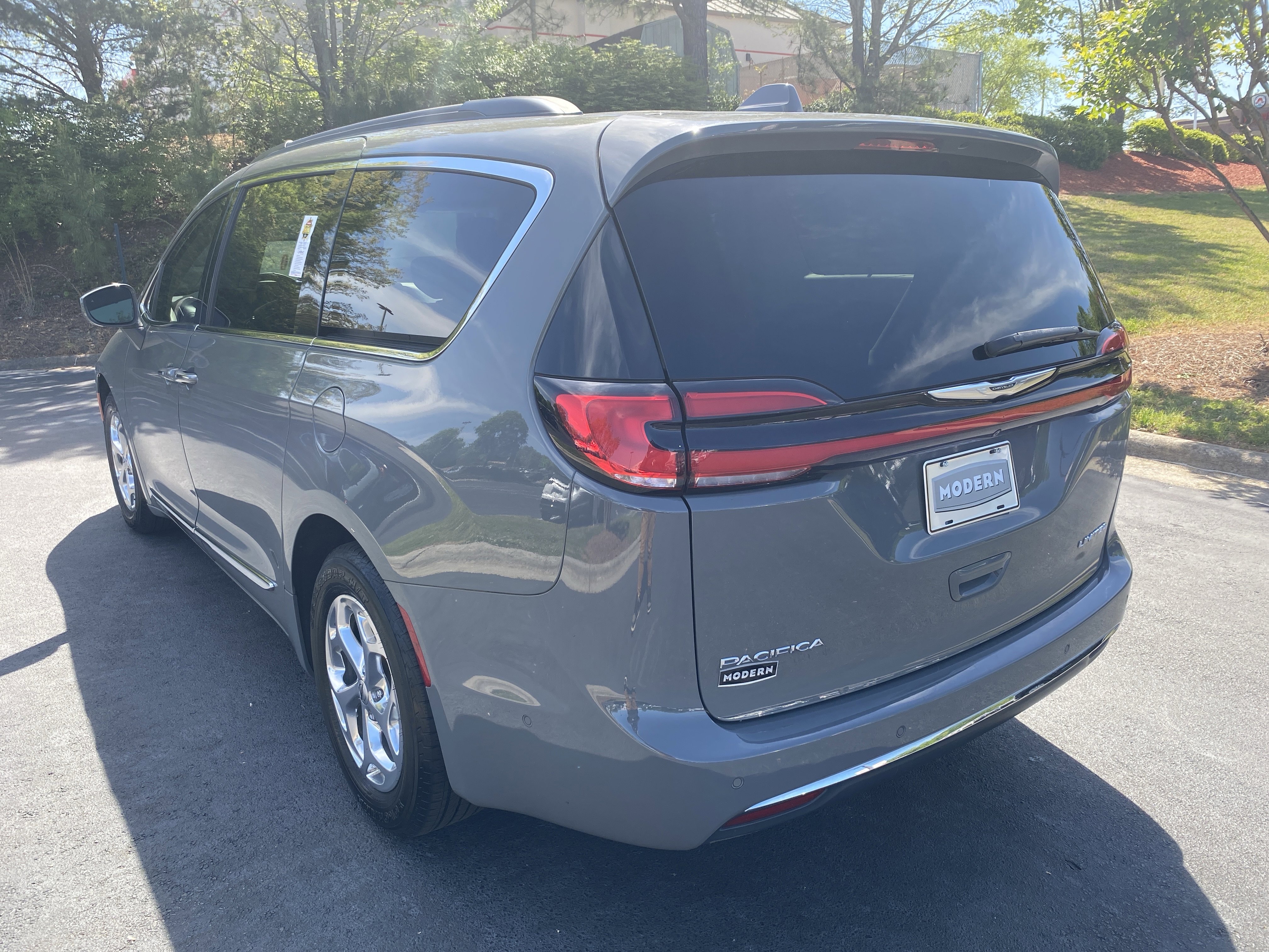 Used 2022 Chrysler Pacifica Limited image 6