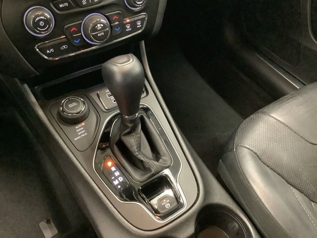 Used 2019 Jeep Cherokee Limited AWD/4WD image 14