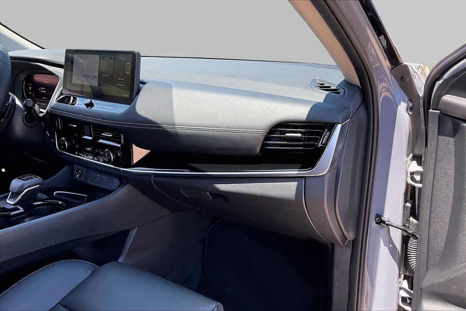 Certified 2025 Nissan Rogue SL AWD/4WD image 16