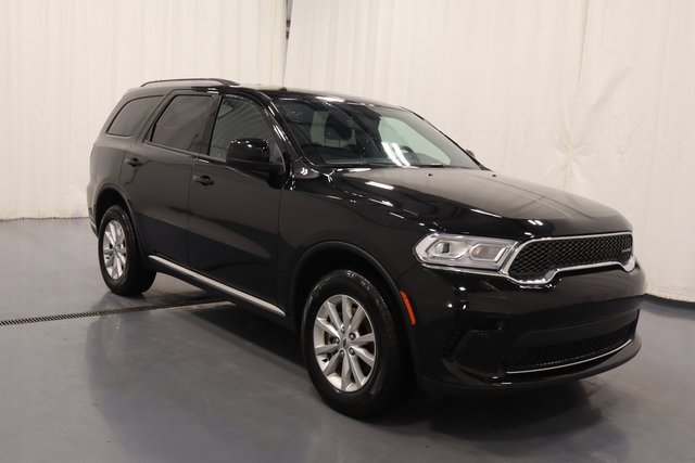 Used 2024 Dodge Durango SXT w/ 3rd Row Seating Group image 2