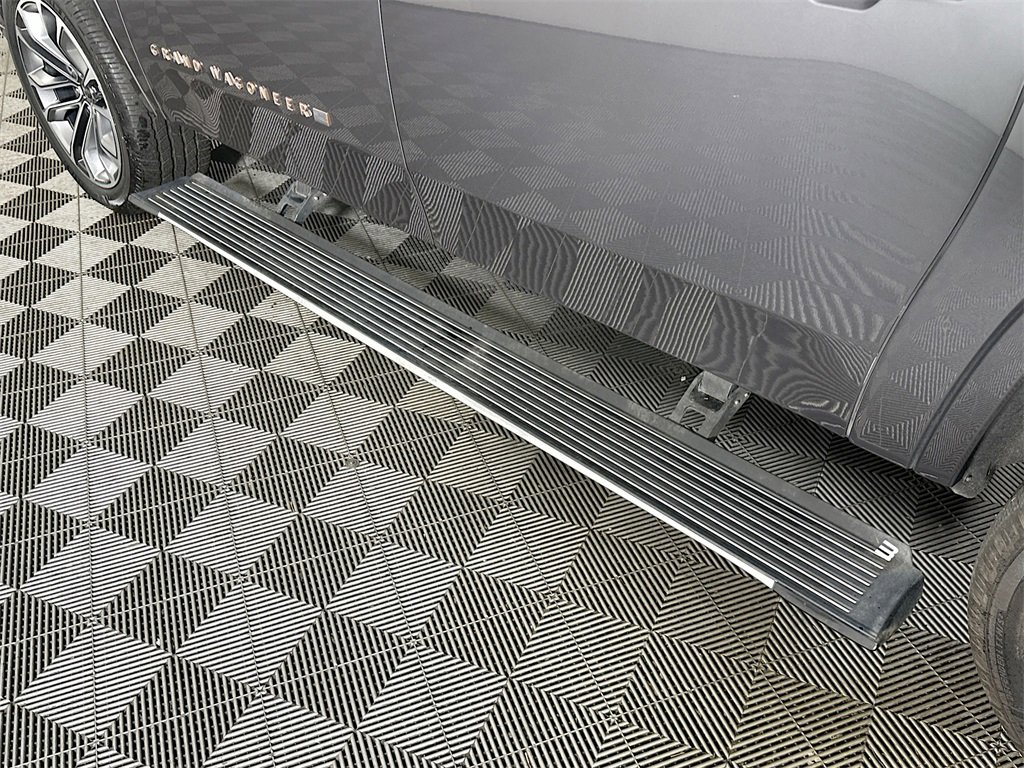 Used 2023 Jeep Grand Wagoneer L Series III w/ Rear Seat Video Group 1 image 22