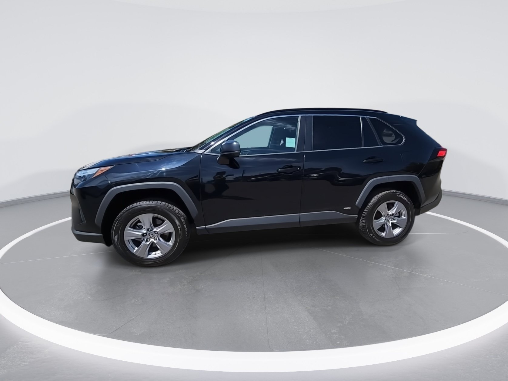 Used 2023 Toyota RAV4 LE AWD/4WD image 5