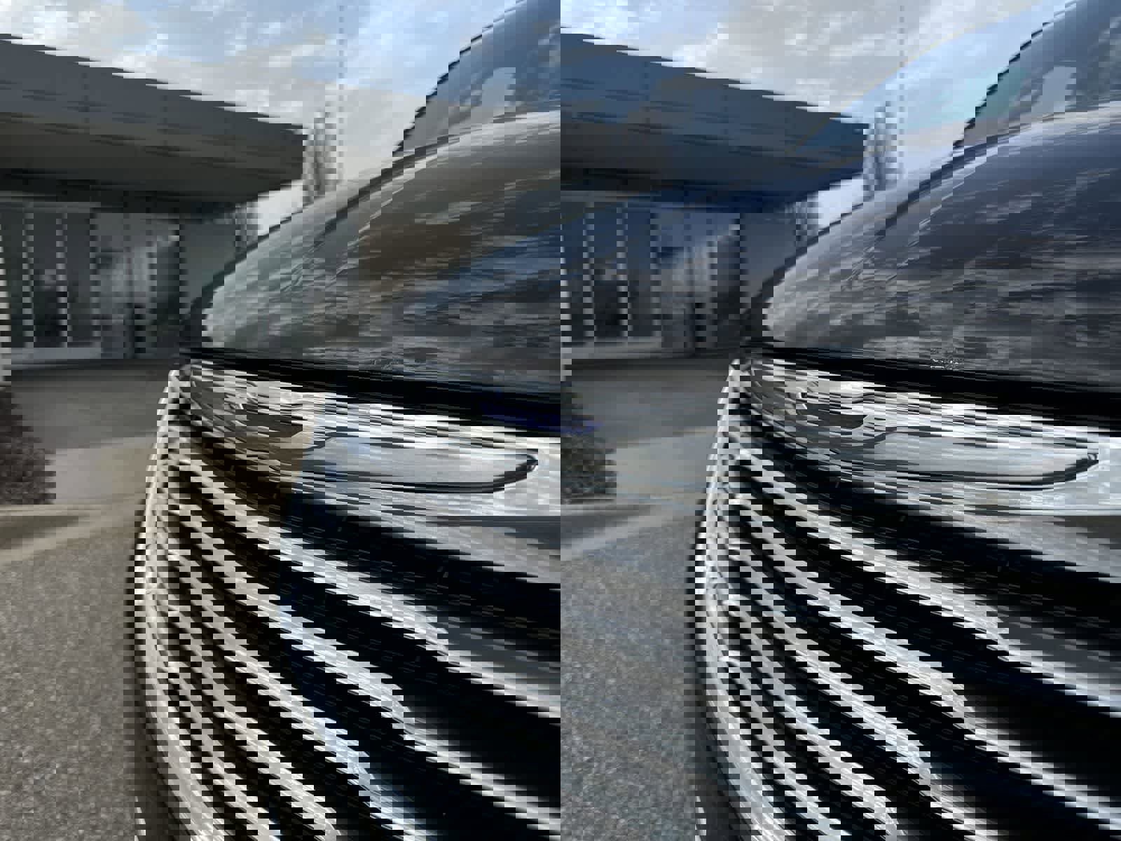 Used 2014 Chrysler Town & Country Touring image 12