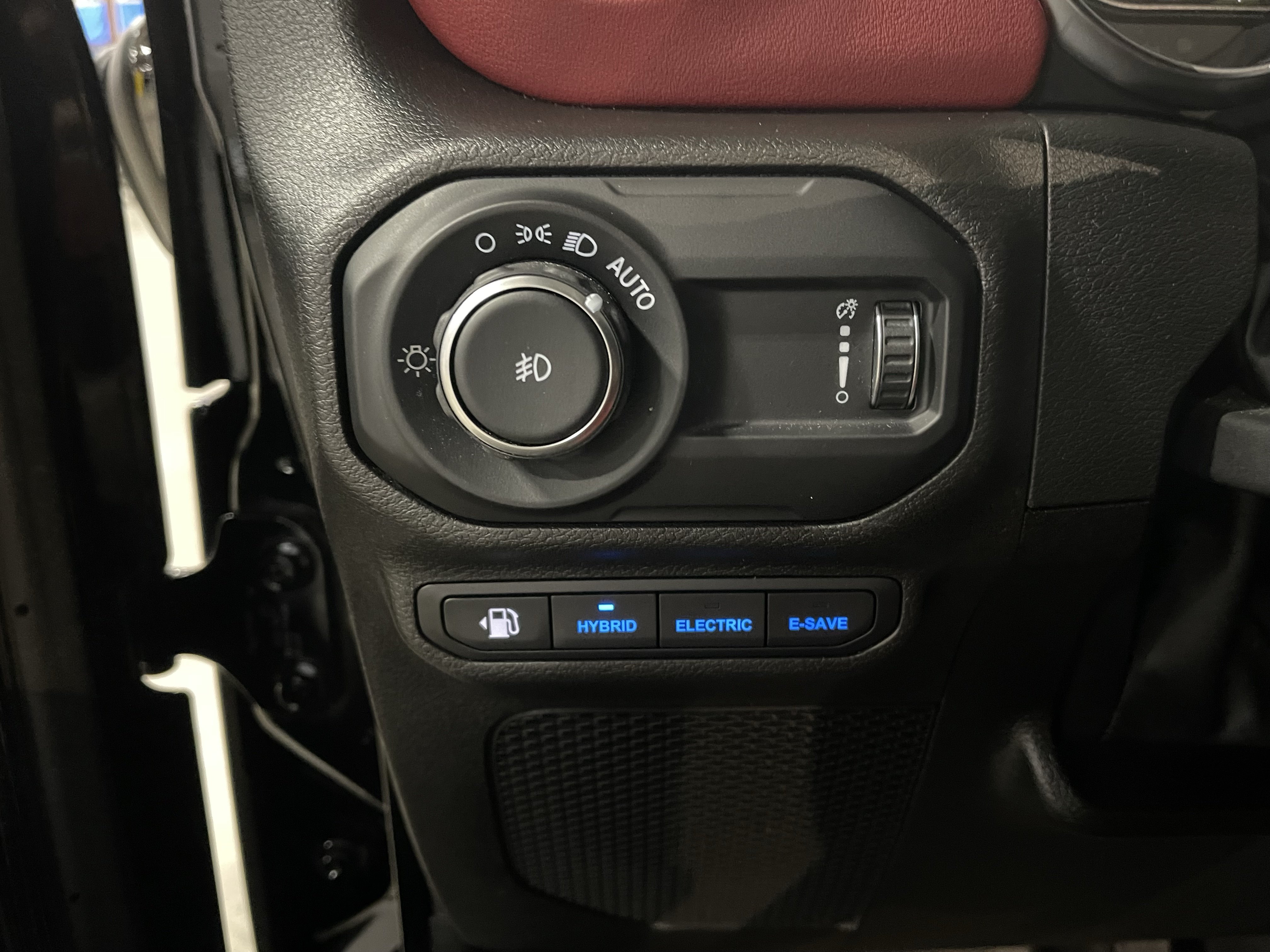 Certified 2023 Jeep Wrangler Unlimited Rubicon 4xe AWD/4WD image 24