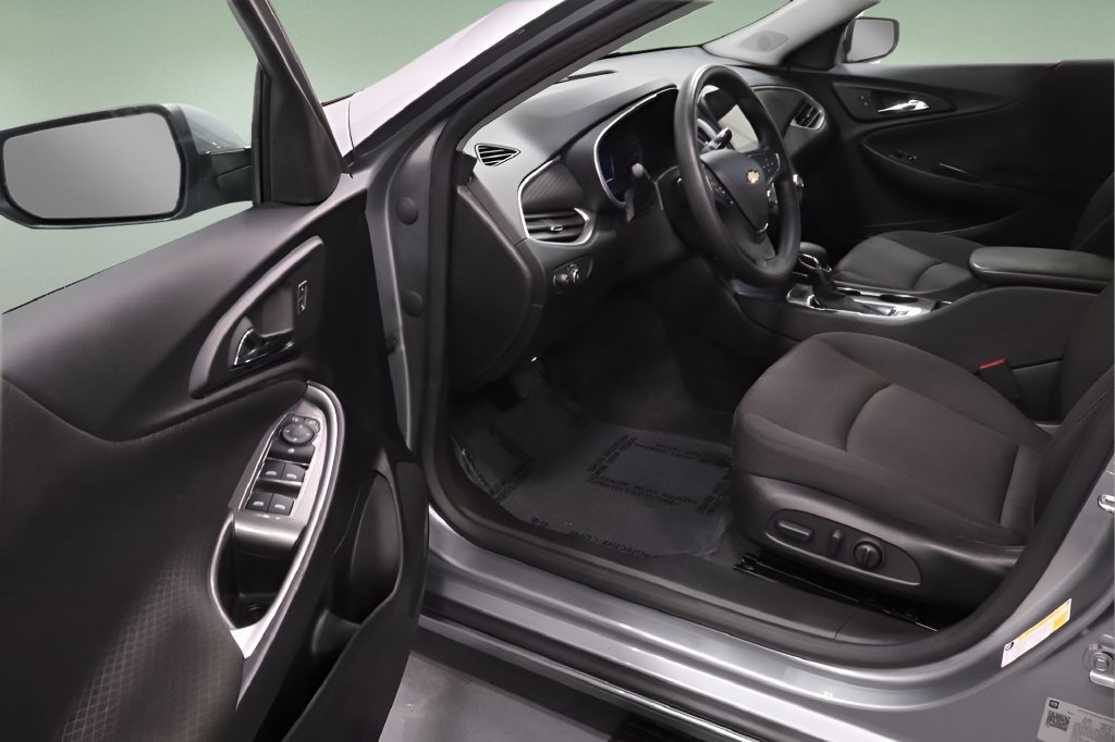 Used 2024 Chevrolet Malibu LS w/ Driver Confidence Package FWD image 9