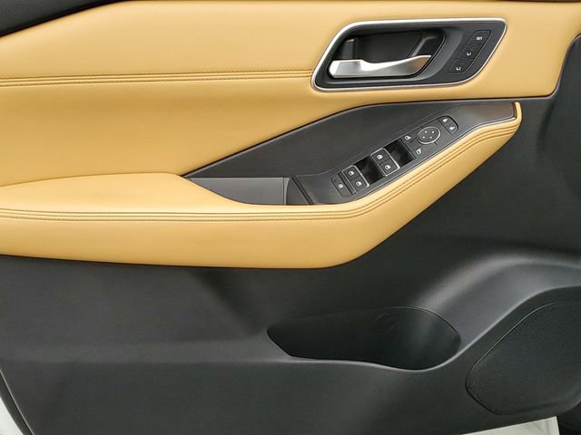 Used 2022 Nissan Rogue Platinum w/ Head-Up Display Package image 14