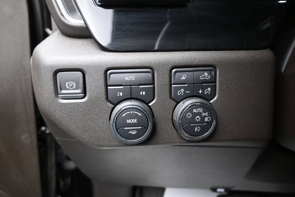 Used 2023 Chevrolet Silverado 1500 LTZ AWD/4WD image 12