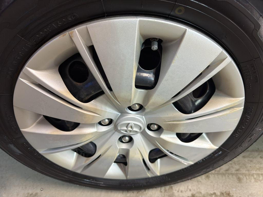Used 2014 Toyota Yaris L FWD image 29