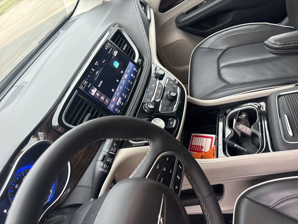 Used 2024 Chrysler Pacifica Limited image 6