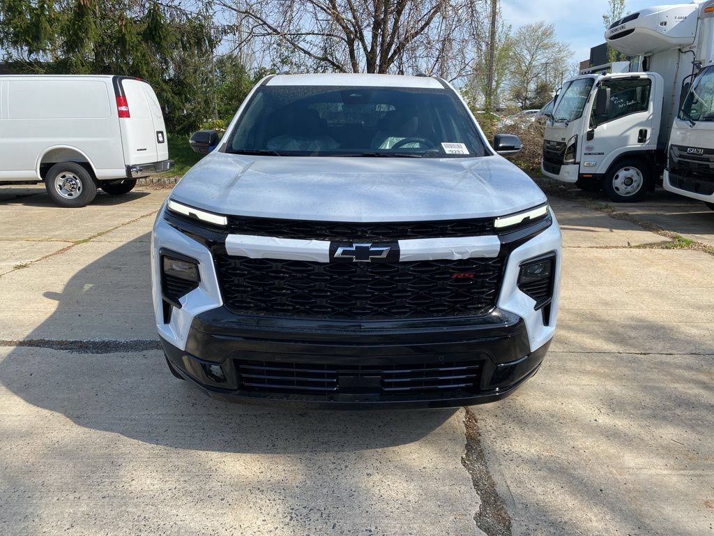 New 2026 Chevrolet Traverse RS w/ LPO, Floor Liner Package AWD/4WD image 3