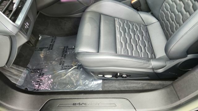 Used 2023 Audi e-tron GT Premium Plus w/ Performance Package image 33