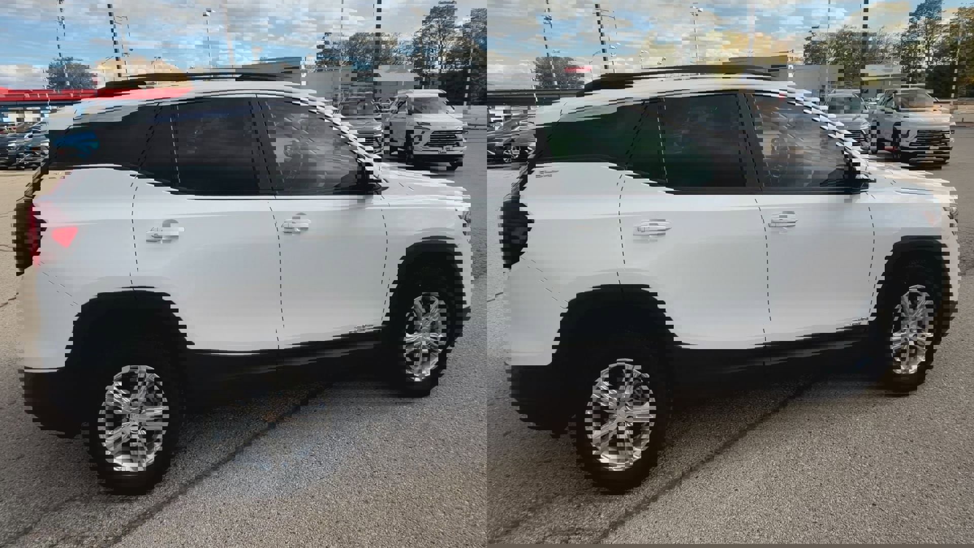 Used 2023 GMC Terrain SLE w/ Driver Convenience Package image 9