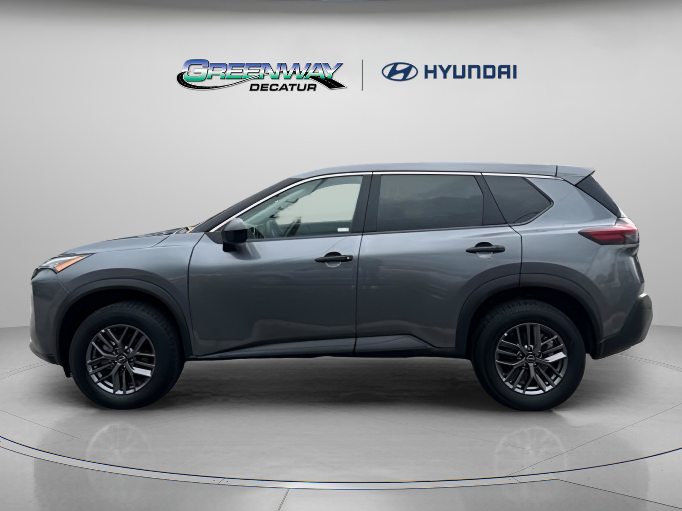Used 2023 Nissan Rogue S AWD/4WD image 4