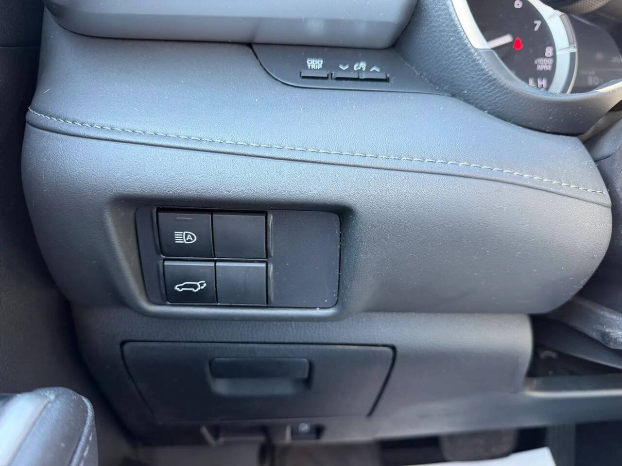 Used 2020 Toyota Highlander XLE AWD/4WD image 13